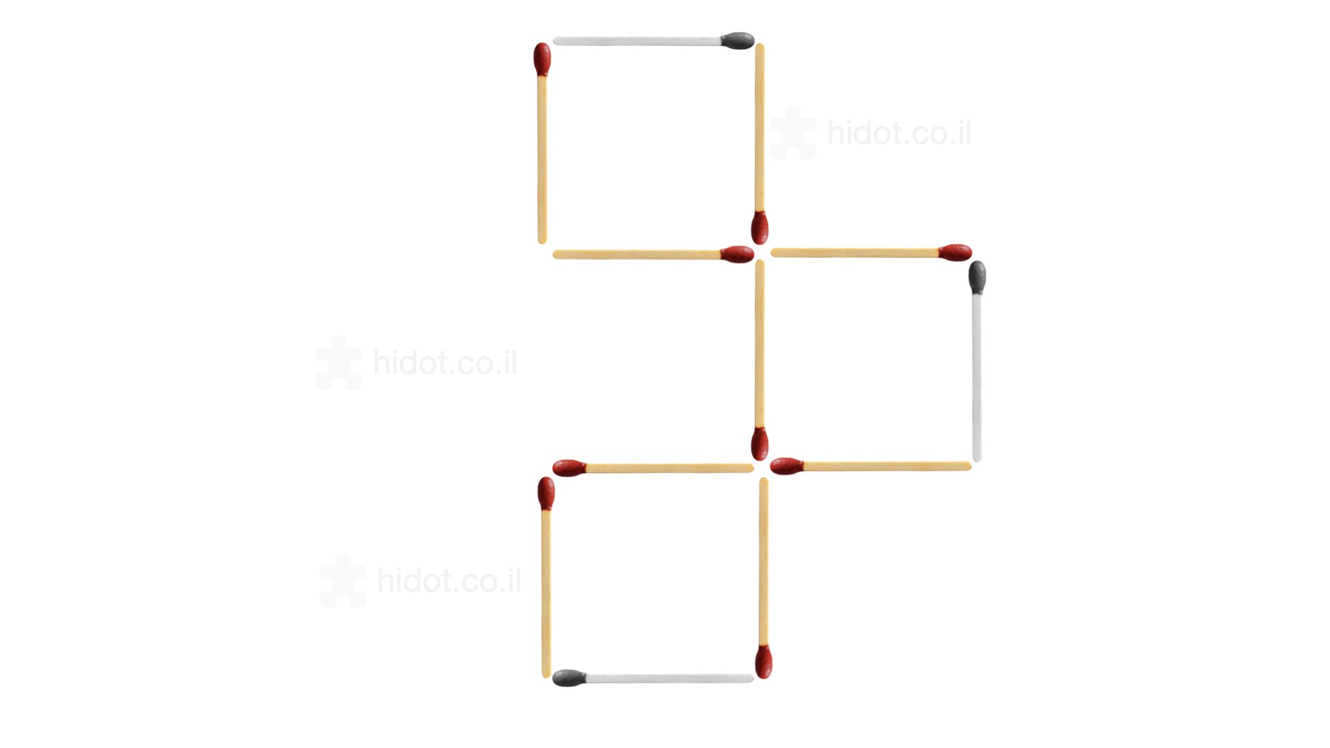 נזיז שני גפרורים וניצור את שלושת הריבועים הזהים