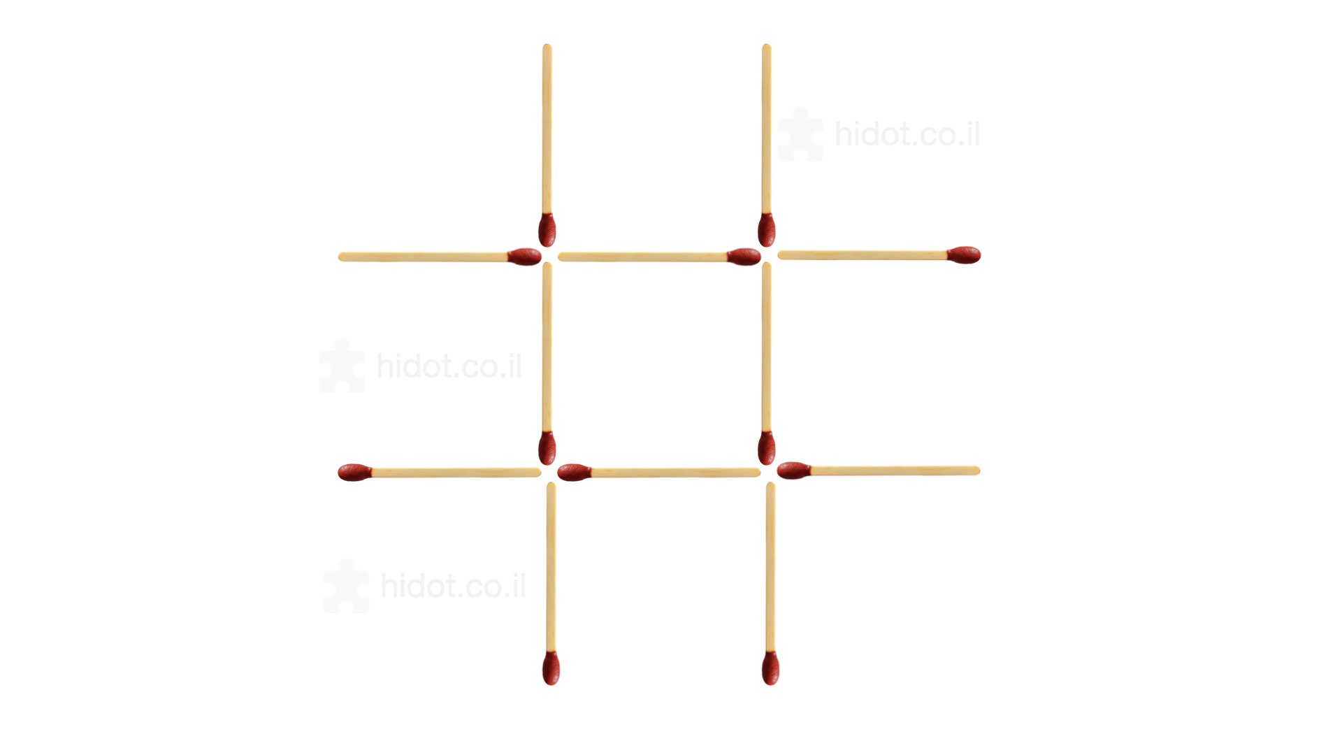 חידת גפרורים בה צריך ליצור 3 ריבועים זהים מתוך רשת של גפרורים